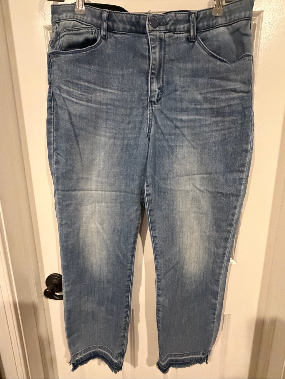Democracy Ab Solution Light Blue distressed  Cropped Stretch Jeans 14